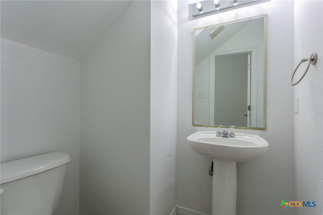 7810 Redbrush Temple, TX 76502 - Photo 27 of 30 half bath downstairs