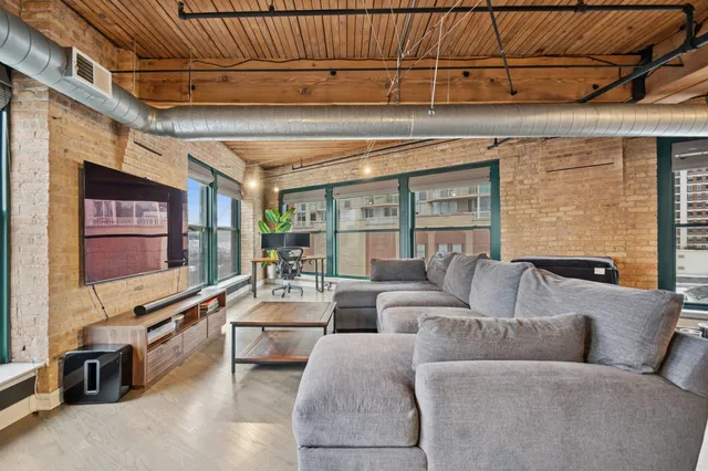 $679,000 | 411 West Ontario Street, Unit 601, Chicago, IL 60654