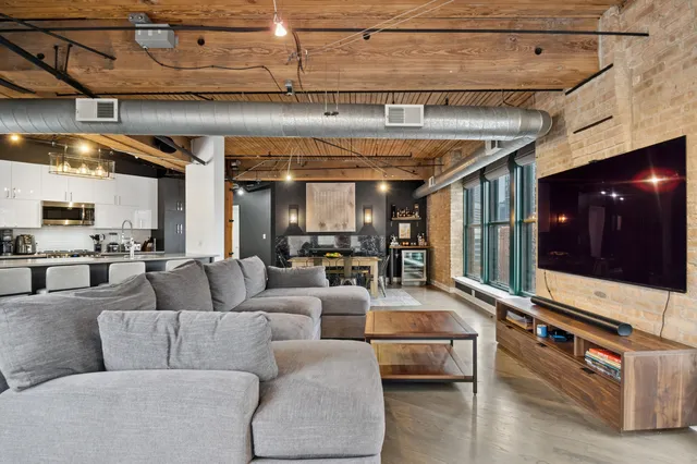 $679,000 | 411 West Ontario Street, Unit 601, Chicago, IL 60654