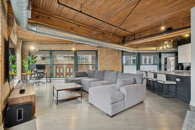 $679,000 | 411 West Ontario Street, Unit 601, Chicago, IL 60654