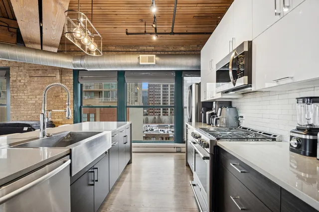 $679,000 | 411 West Ontario Street, Unit 601, Chicago, IL 60654