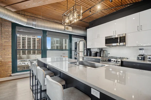 $679,000 | 411 West Ontario Street, Unit 601, Chicago, IL 60654