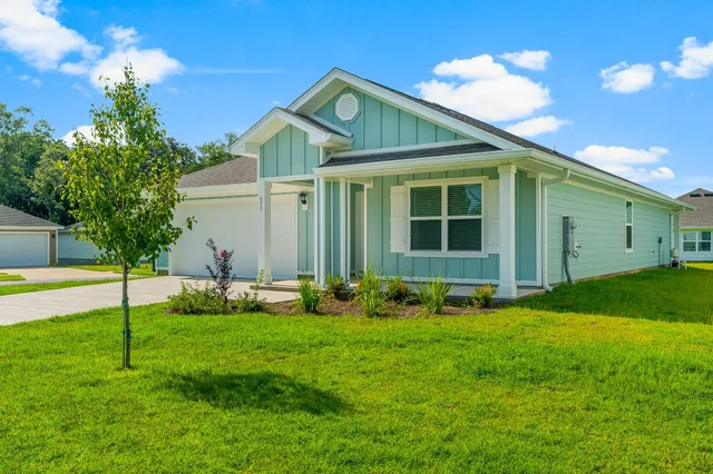 a view of an house with backyard space and garden