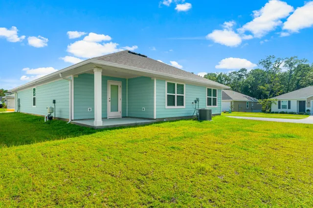 a view of a house with a backyard