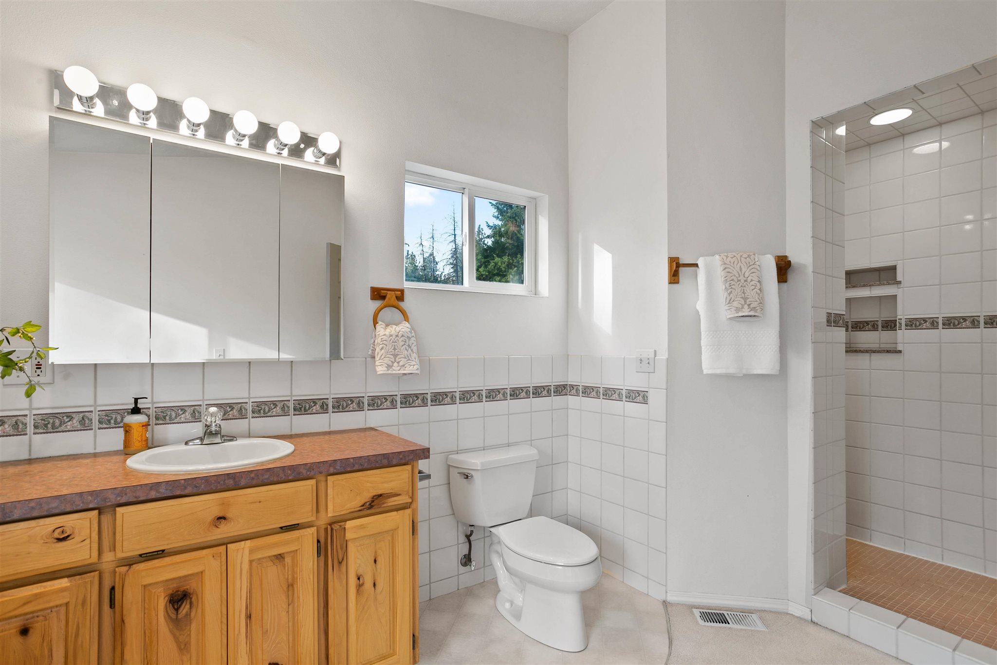 41313 North Eloika Lake Front Road Elk, WA 99009 - Photo 23 of 40 Gallery Image 23