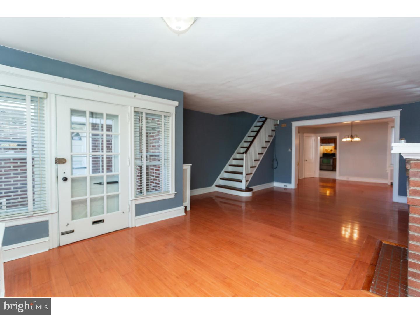 5625 Miriam Road Philadelphia, PA 19124 - Photo 2 of 25 Living Room
