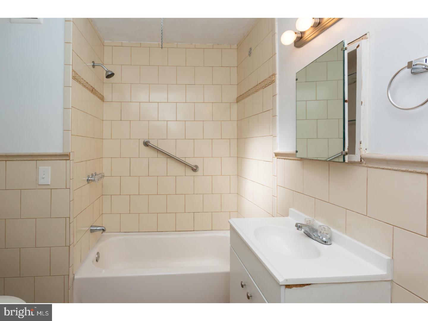5625 Miriam Road Philadelphia, PA 19124 - Photo 17 of 25 Bathroom