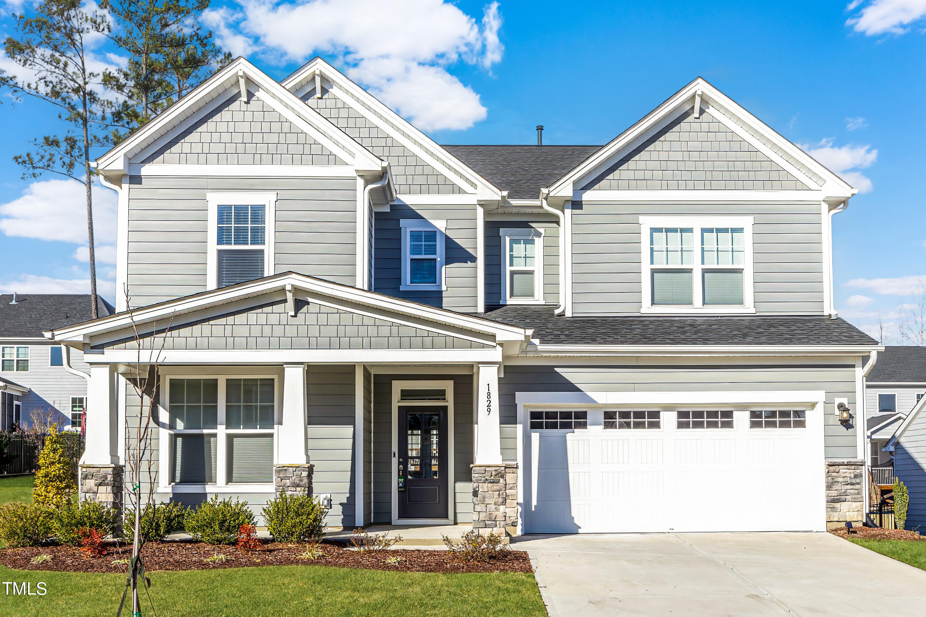 02-1829-Knights-Crest-2