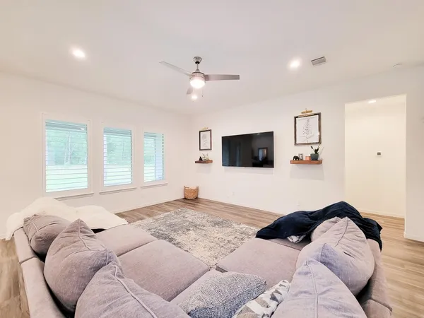 $3,400 | 129 Jim Hall Lane, New Waverly, TX 77358
