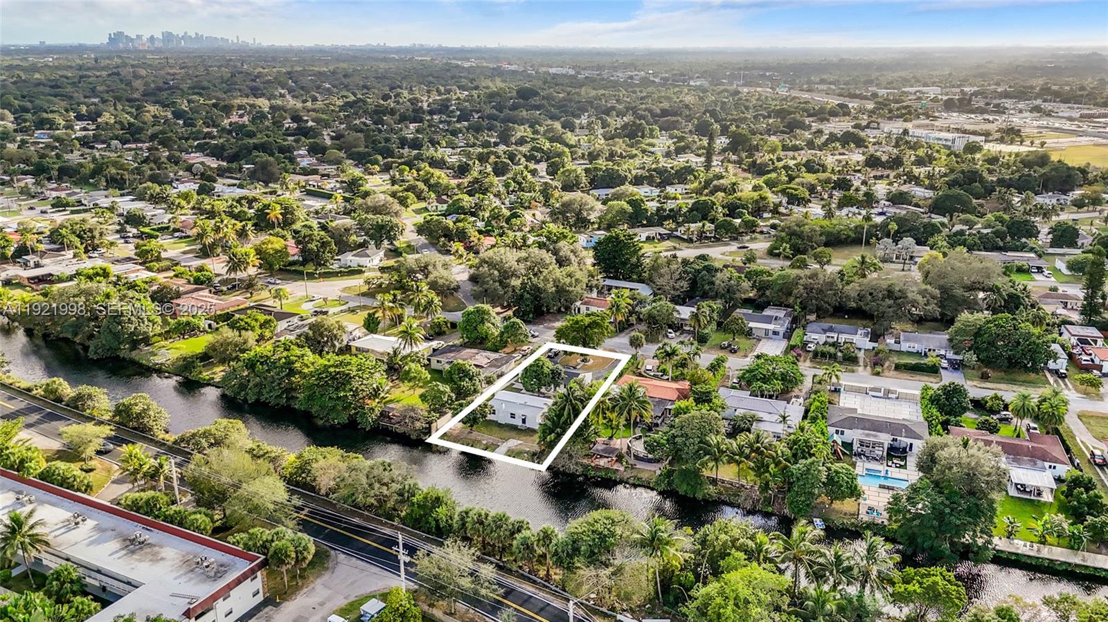 201 South Biscayne River Drive, Unit A Miami, FL 33169 - Photo 5 of 41