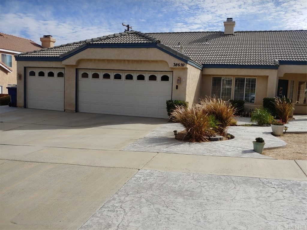 38650 Juniper Tree Road Palmdale, CA 93551 - Photo 1 of 1 Front yard