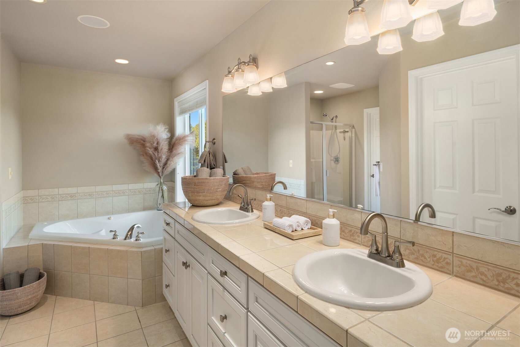 3129 115th Avenue Southeast Snohomish, WA 98290 - Photo 19 of 40 a bathroom with a double vanity sink a mirror and bathtub