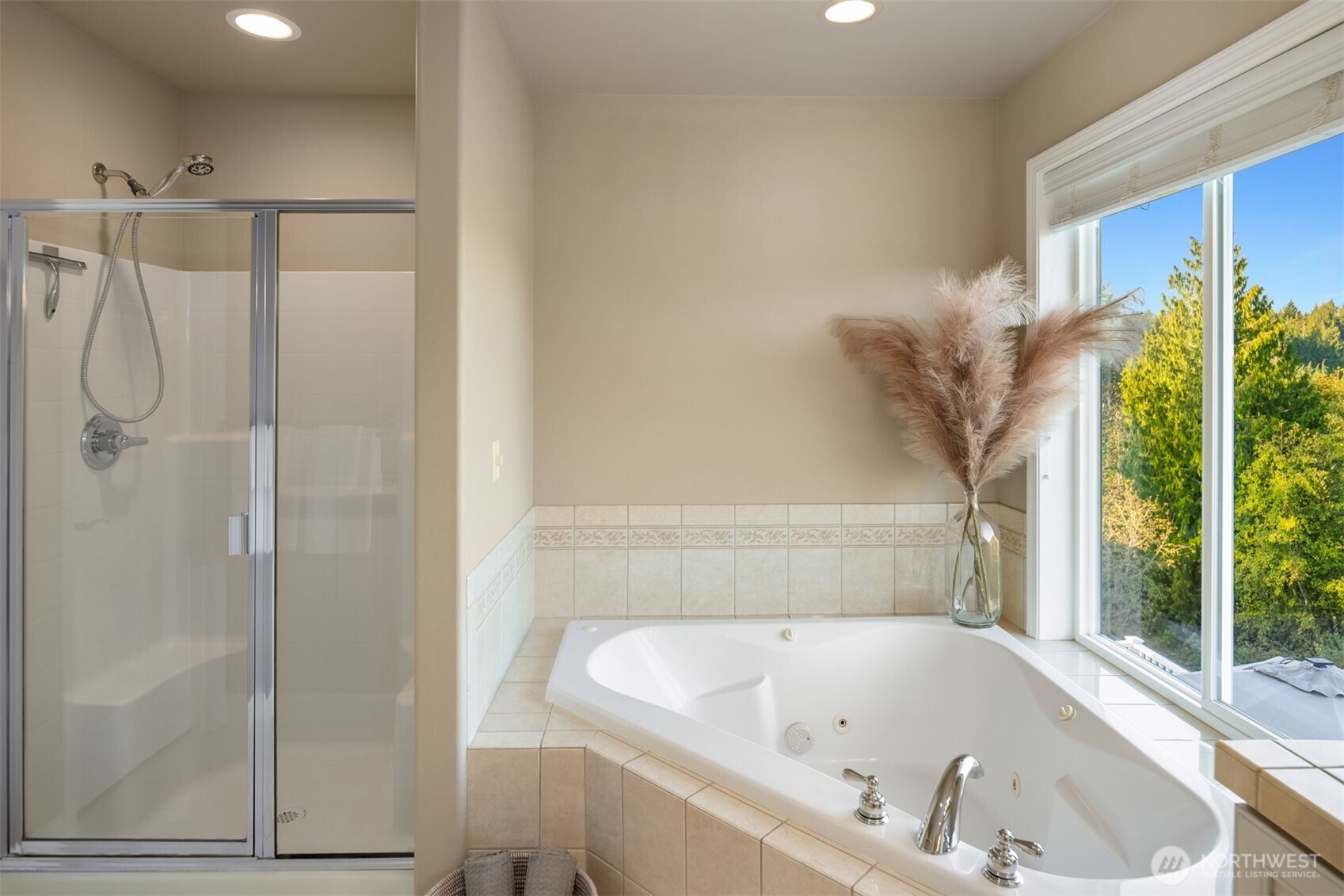 3129 115th Avenue Southeast Snohomish, WA 98290 - Photo 20 of 40 a bathroom with a tub and shower