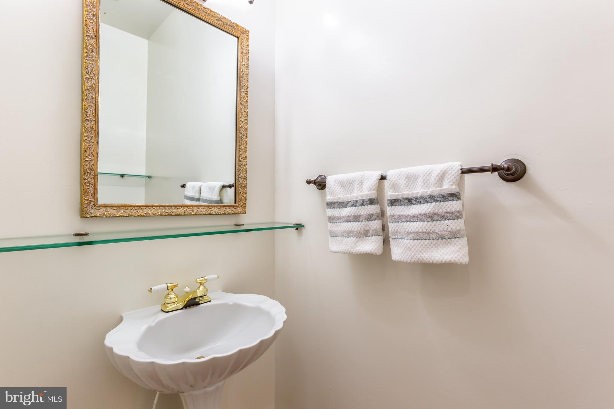 1408 Foxhall Road Northwest Washington, DC 20007 - Photo 12 of 33 Powder room