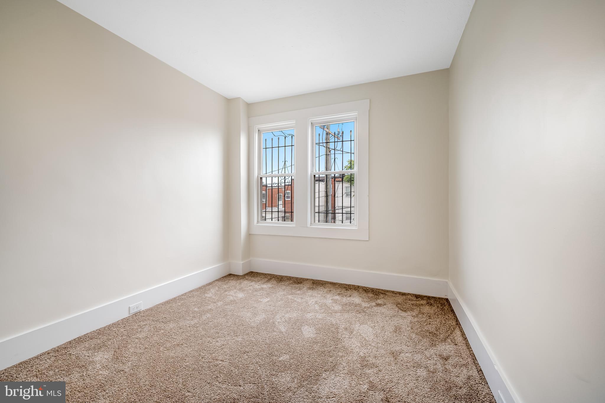 3003 Kentucky Avenue Baltimore, MD 21213 - Photo 24 of 32 an empty room with windows