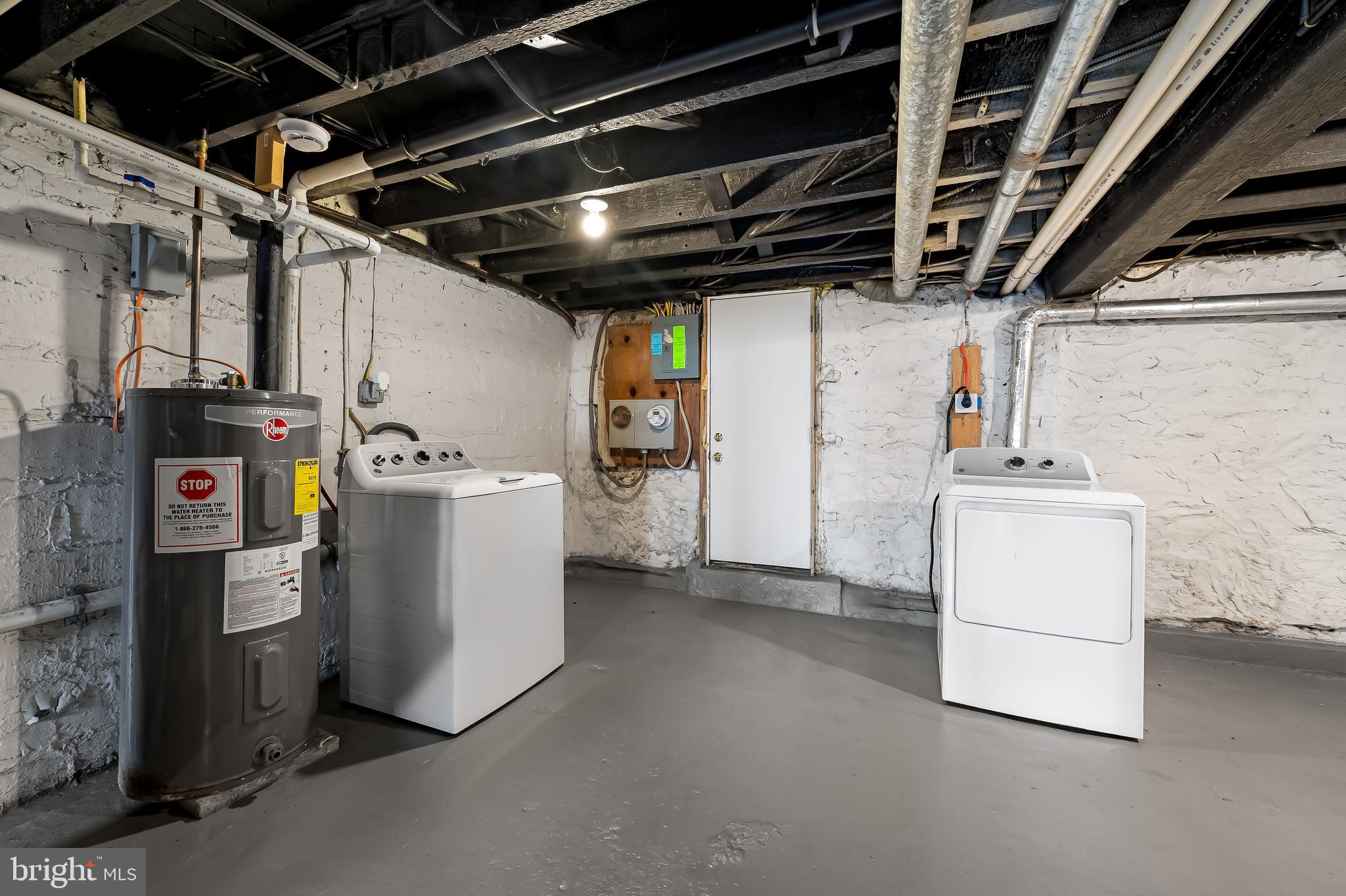 3003 Kentucky Avenue Baltimore, MD 21213 - Photo 29 of 32 a utility room with dryer and washer