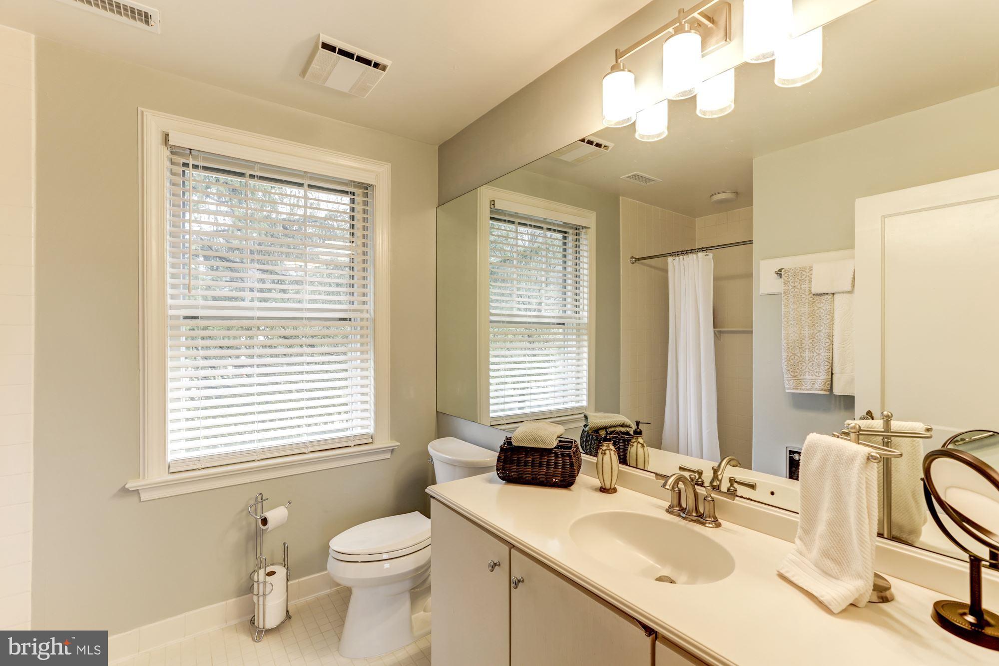 2724 South Arlington Ridge Road Arlington, VA 22206 - Photo 22 of 37