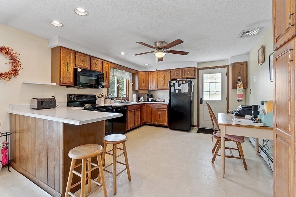 1 Sheldon Road Peabody, MA 01960 - Photo 3 of 25