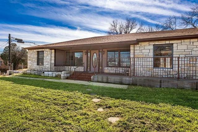 $225,000 | 104 East 5th Street, Brady, TX 76825