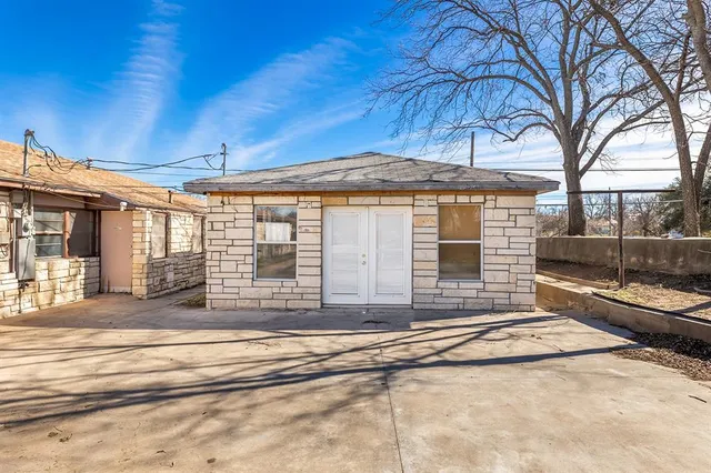 $225,000 | 104 East 5th Street, Brady, TX 76825