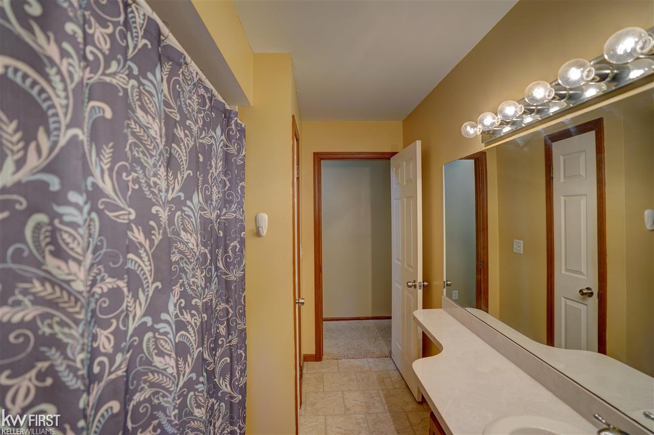 3167 North Oak Road Davison, MI 48423 - Photo 34 of 55 50081716-33.JPG