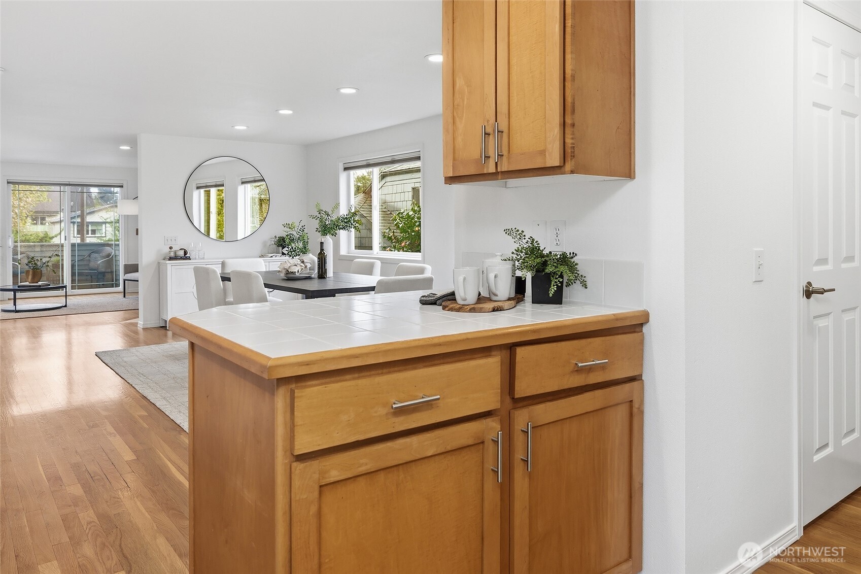 4054 54th Avenue Southwest Seattle, WA 98116 - Photo 12 of 40