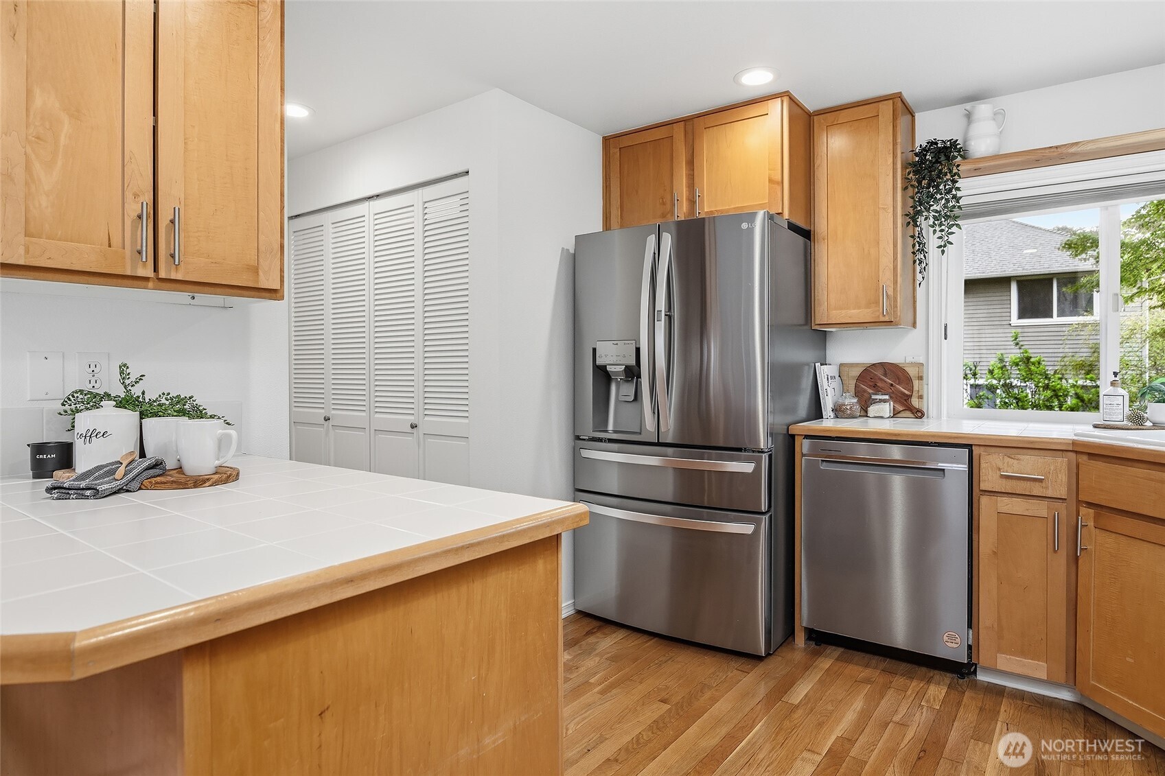 4054 54th Avenue Southwest Seattle, WA 98116 - Photo 16 of 40