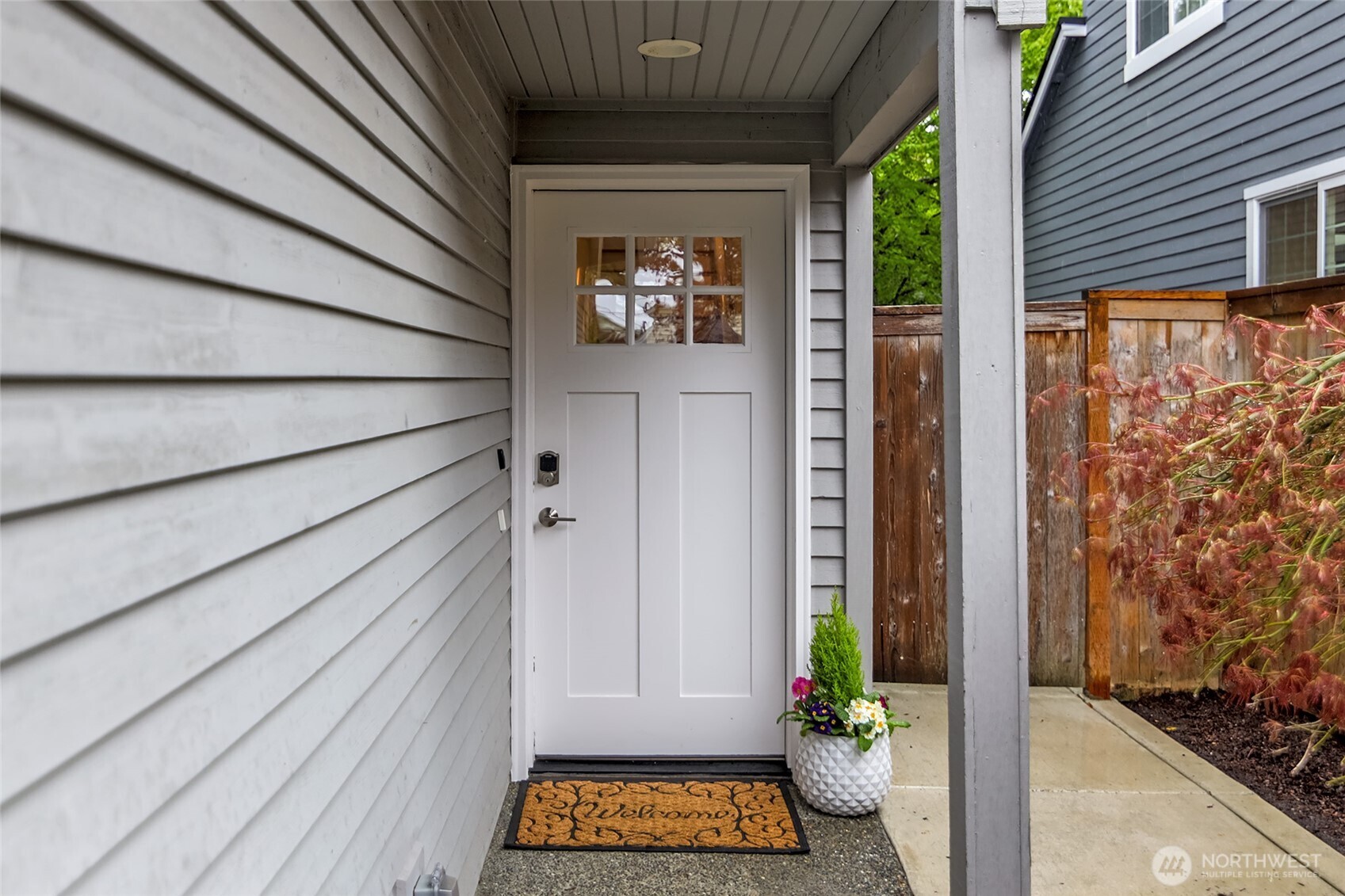 4054 54th Avenue Southwest Seattle, WA 98116 - Photo 2 of 40