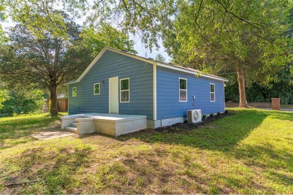 808 Davis Street Monroe, GA 30655 - Photo 2 of 30