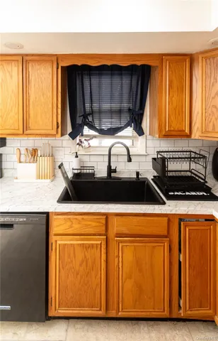 $299,000 | 8 4th Street, Godeffroy, NY 12729