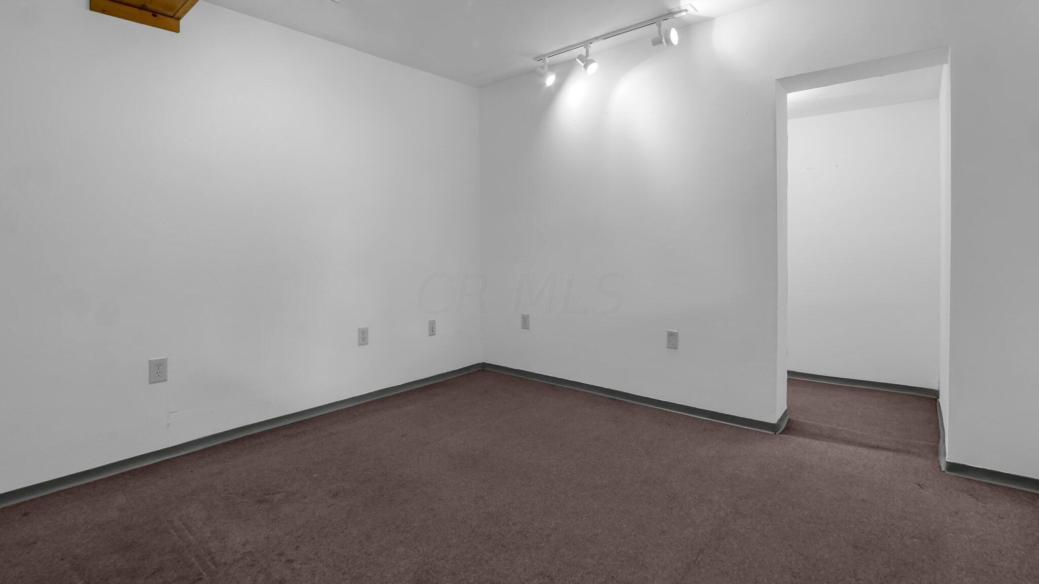 780 Bernhard Road Columbus, OH 43213 - Photo 26 of 30 26-web-or-mls-780-bernhard-rd