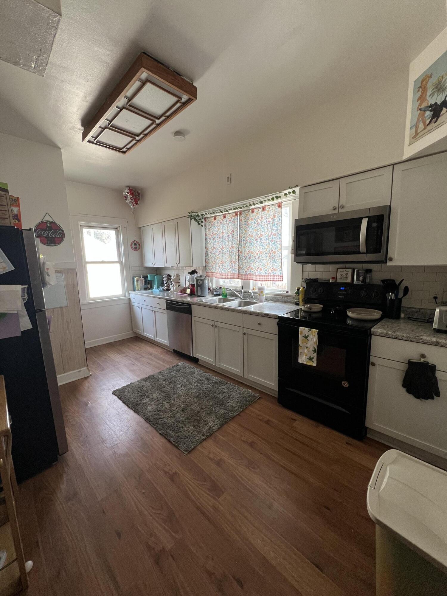 1112 Romayne Avenue Racine, WI 53402 - Photo 9 of 11 Kitchen
