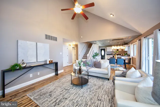 a view of an empty room with a ceiling fan