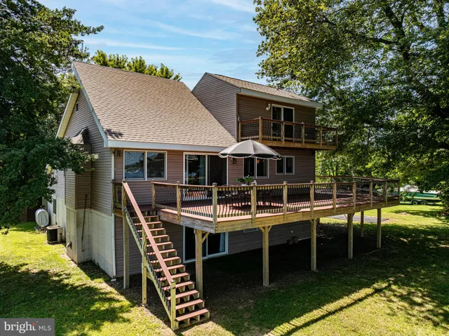 a view of an outdoor space