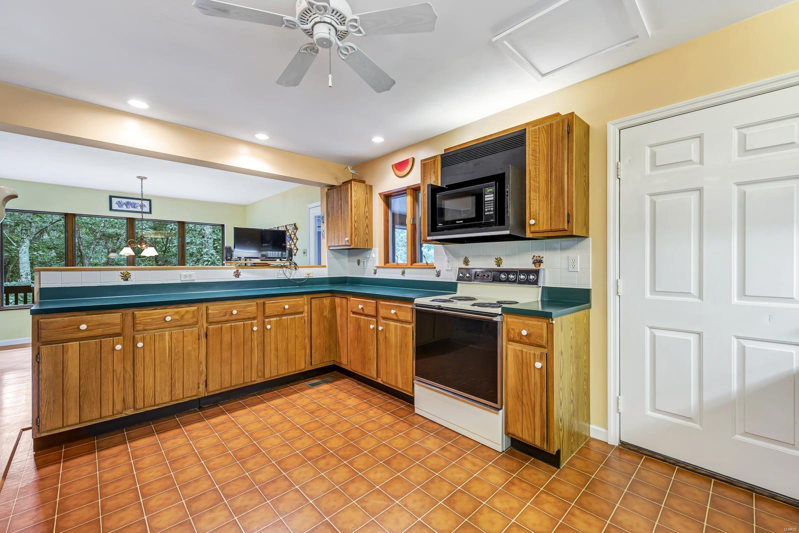 910 Celtic Woods Lane High Ridge, MO 63049 - Photo 14 of 57