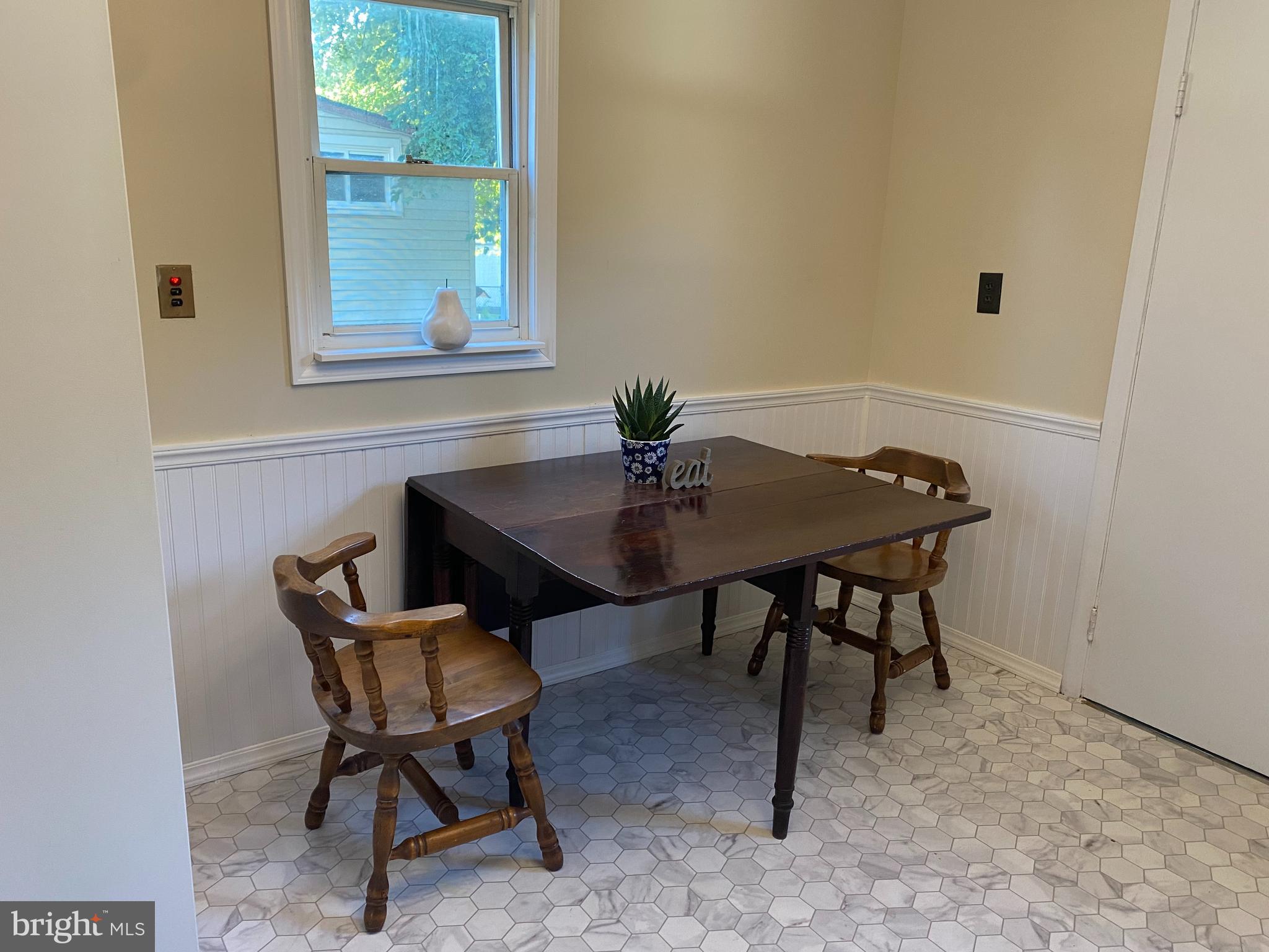 141 Wilgate Road Owings Mills, MD 21117 - Photo 17 of 31 Kitchen Table