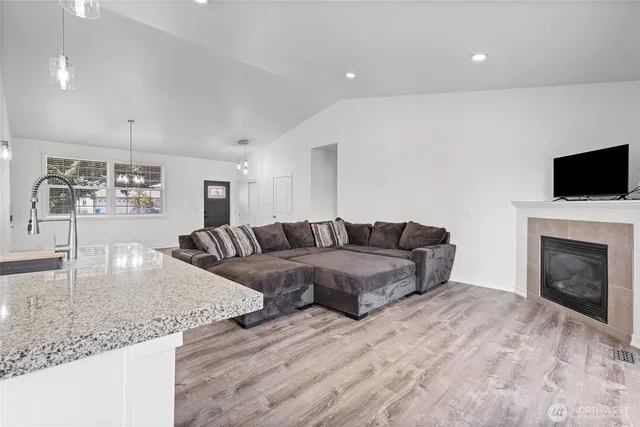 $699,999 | 25329 103rd Avenue East, Graham, WA 98338