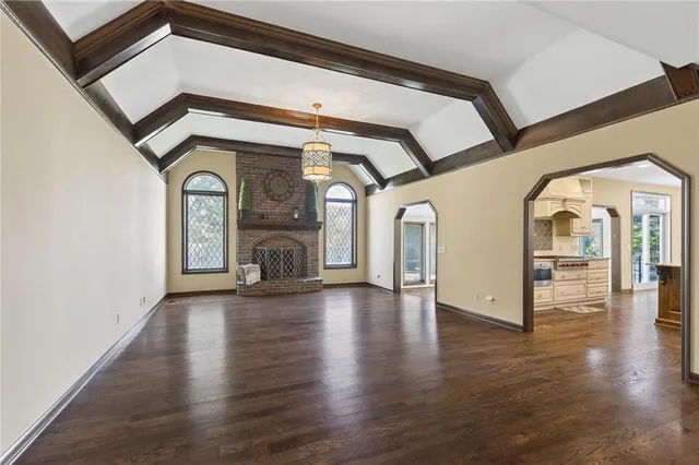 $1,125,000 | 317 Camelot Drive, Liberty, MO 64068