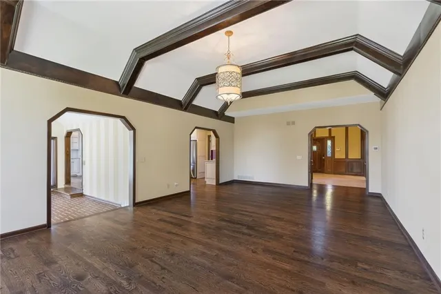 $1,125,000 | 317 Camelot Drive, Liberty, MO 64068