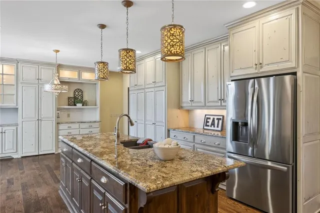 $1,125,000 | 317 Camelot Drive, Liberty, MO 64068