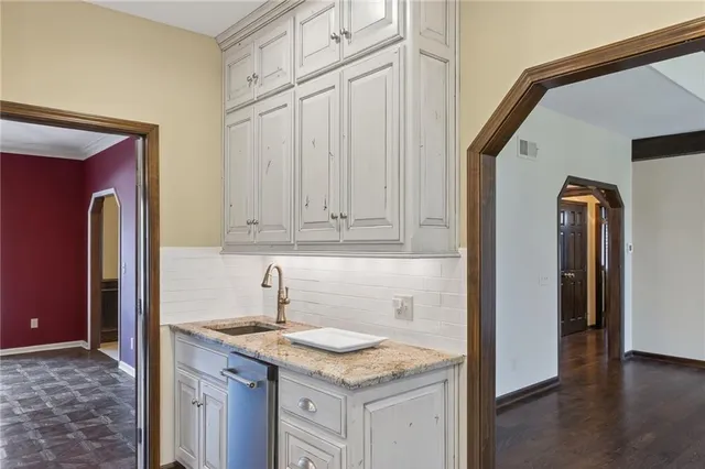 $1,125,000 | 317 Camelot Drive, Liberty, MO 64068