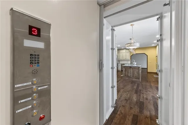 $1,125,000 | 317 Camelot Drive, Liberty, MO 64068