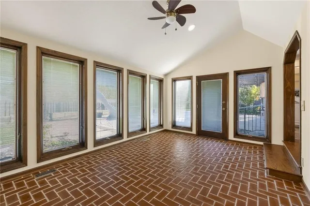 $1,125,000 | 317 Camelot Drive, Liberty, MO 64068