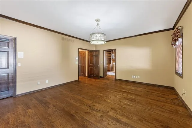 $1,125,000 | 317 Camelot Drive, Liberty, MO 64068