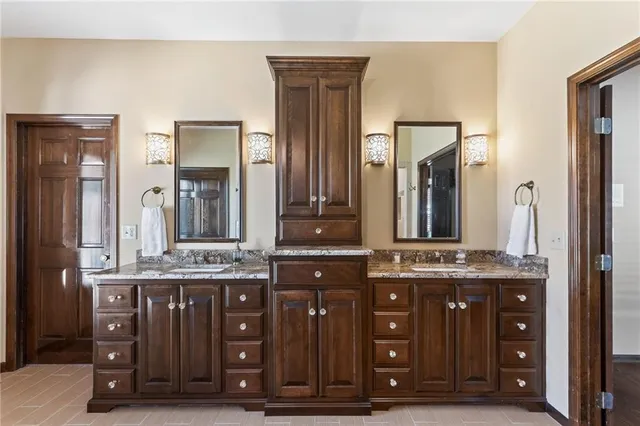 $1,125,000 | 317 Camelot Drive, Liberty, MO 64068