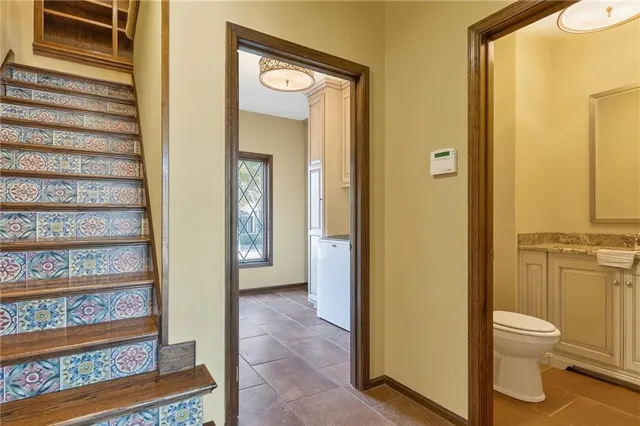 $1,125,000 | 317 Camelot Drive, Liberty, MO 64068