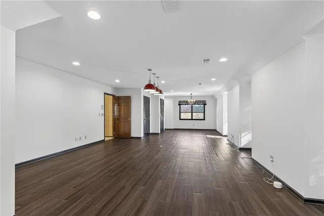 $1,125,000 | 317 Camelot Drive, Liberty, MO 64068