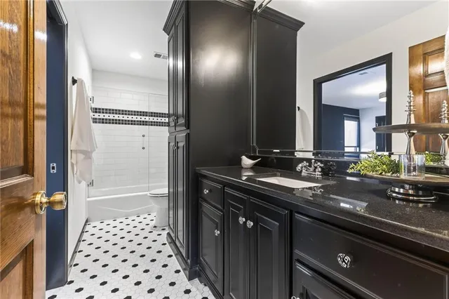 $1,125,000 | 317 Camelot Drive, Liberty, MO 64068