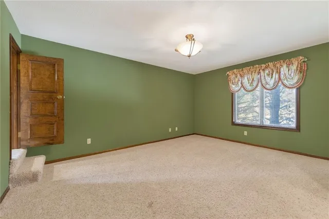 $1,125,000 | 317 Camelot Drive, Liberty, MO 64068