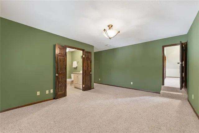 $1,125,000 | 317 Camelot Drive, Liberty, MO 64068